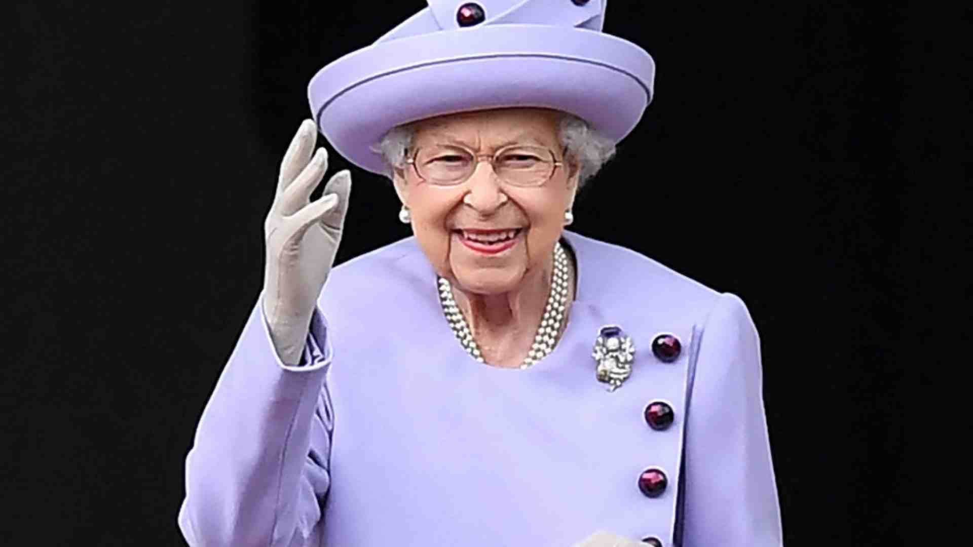 La regina Elisabetta II è morta. La commozione del mondo intero