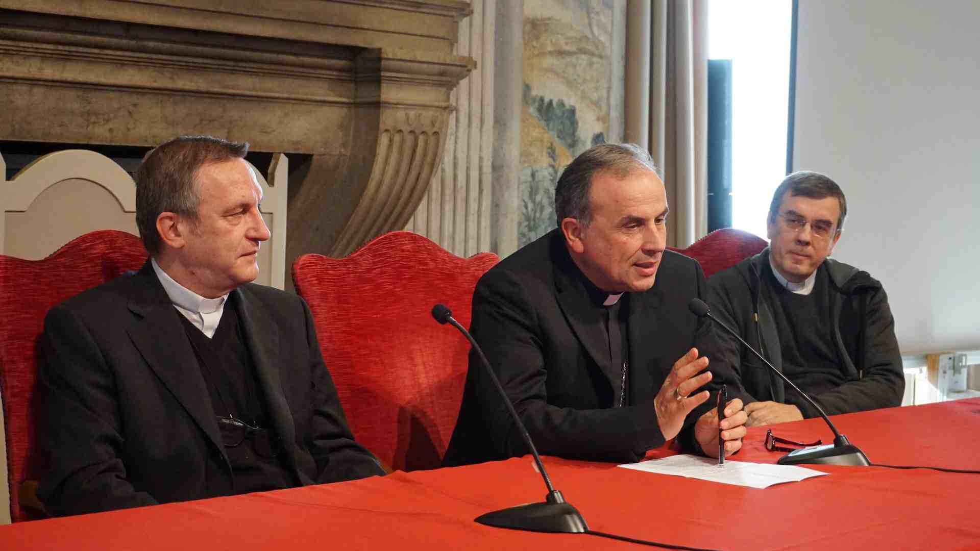 «La Chiesa nasce per comunicare»: il primo incontro del vescovo Domenico con i giornalisti veronesi