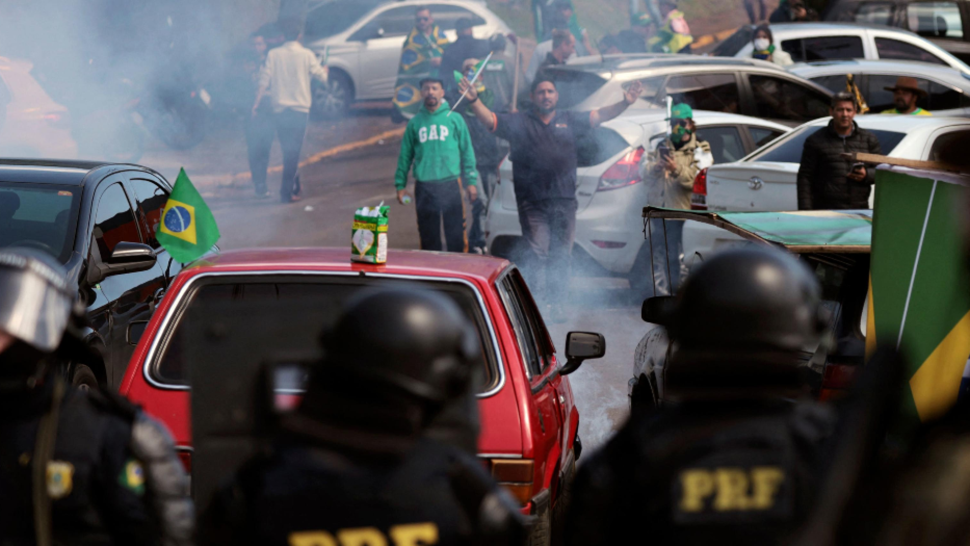 Bolsonaro parla ma non si fa da parte. I giudici: rimuovete i blocchi stradali