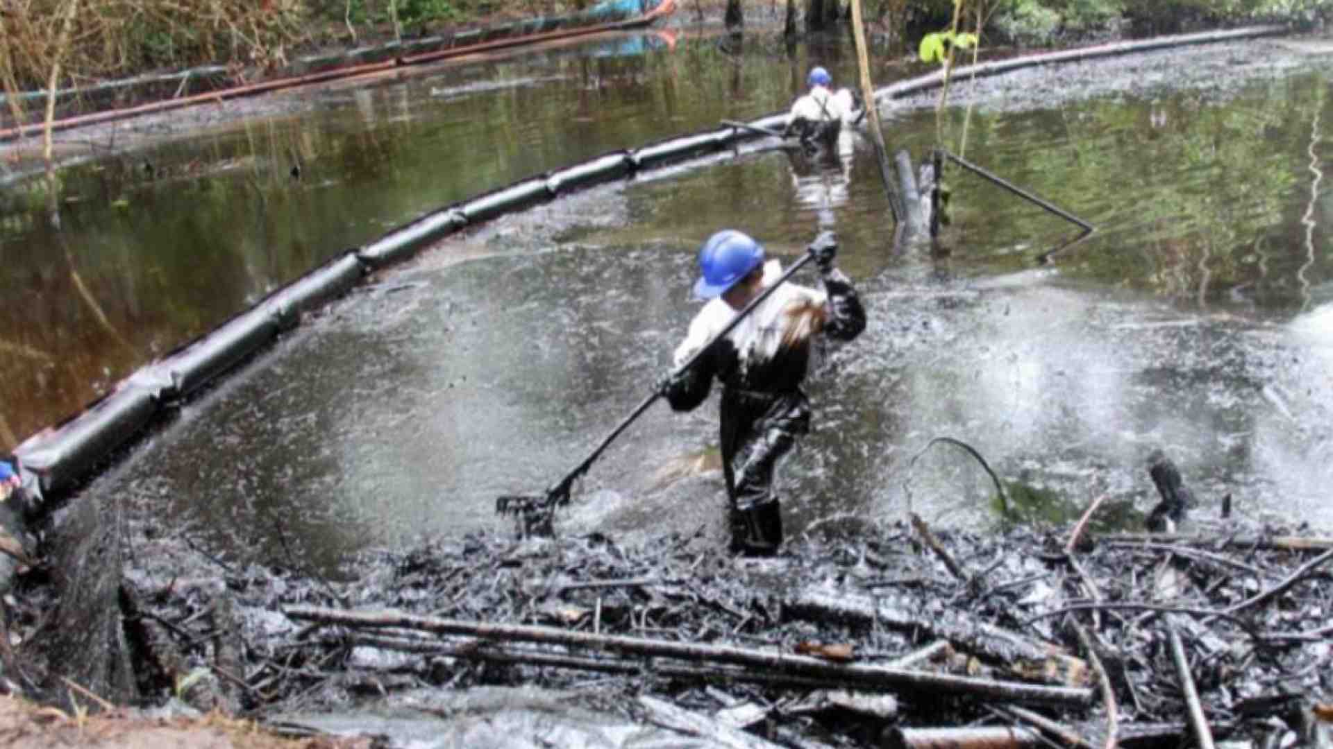 150 turisti "ostaggio" degli indios per denunciare «la morte del fiume»