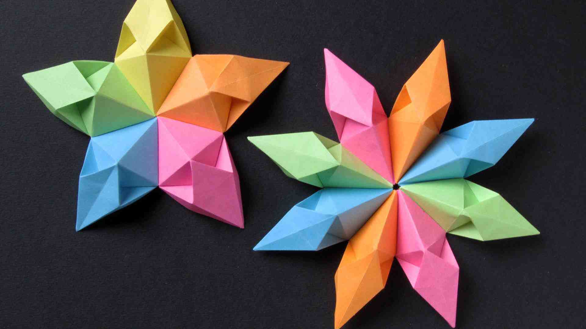 Modellare la carta con gli origami per entrare in contatto con il divino