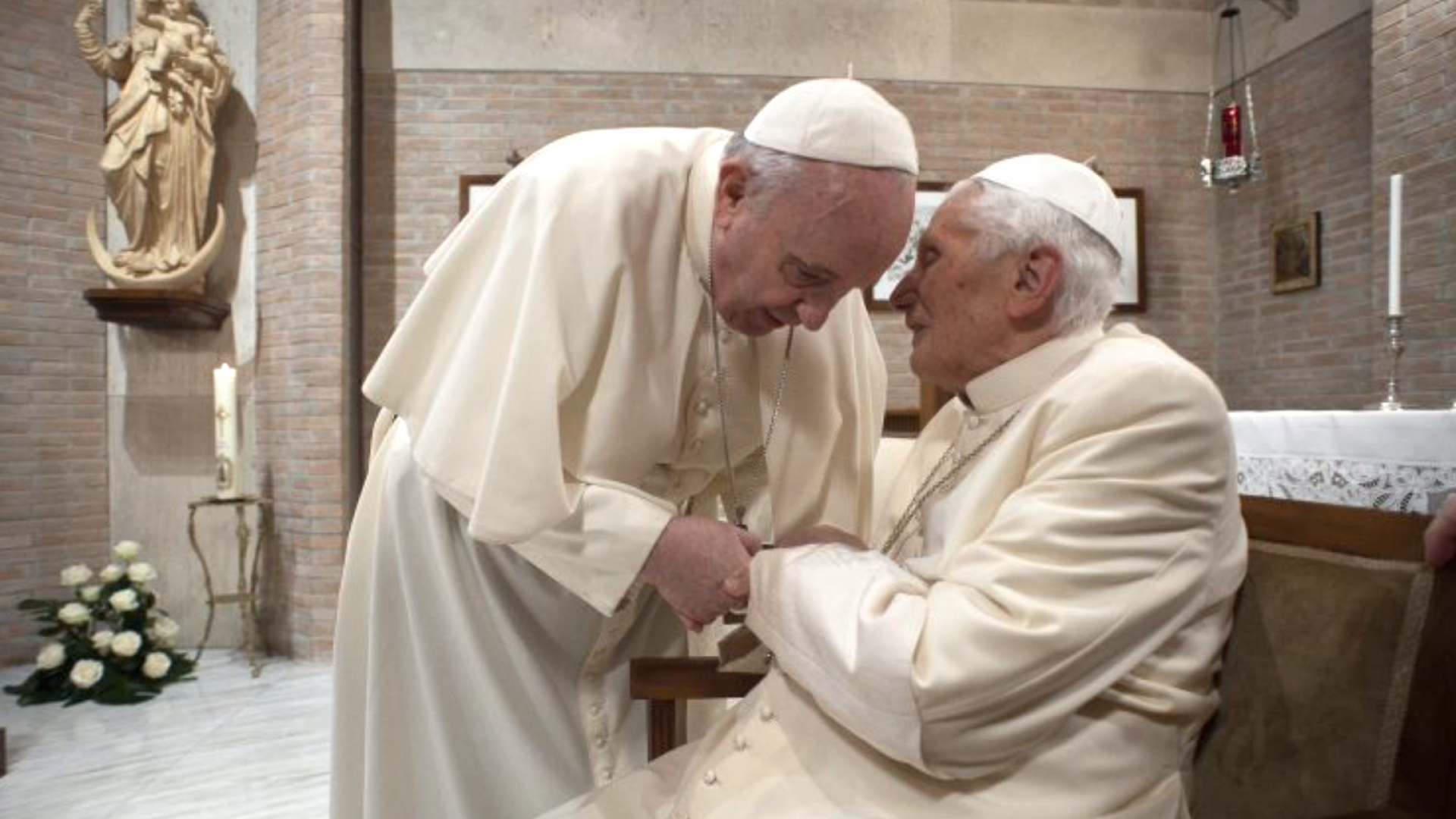 Papa Francesco: “Una preghiera per il Papa emerito Benedetto, è molto malato”