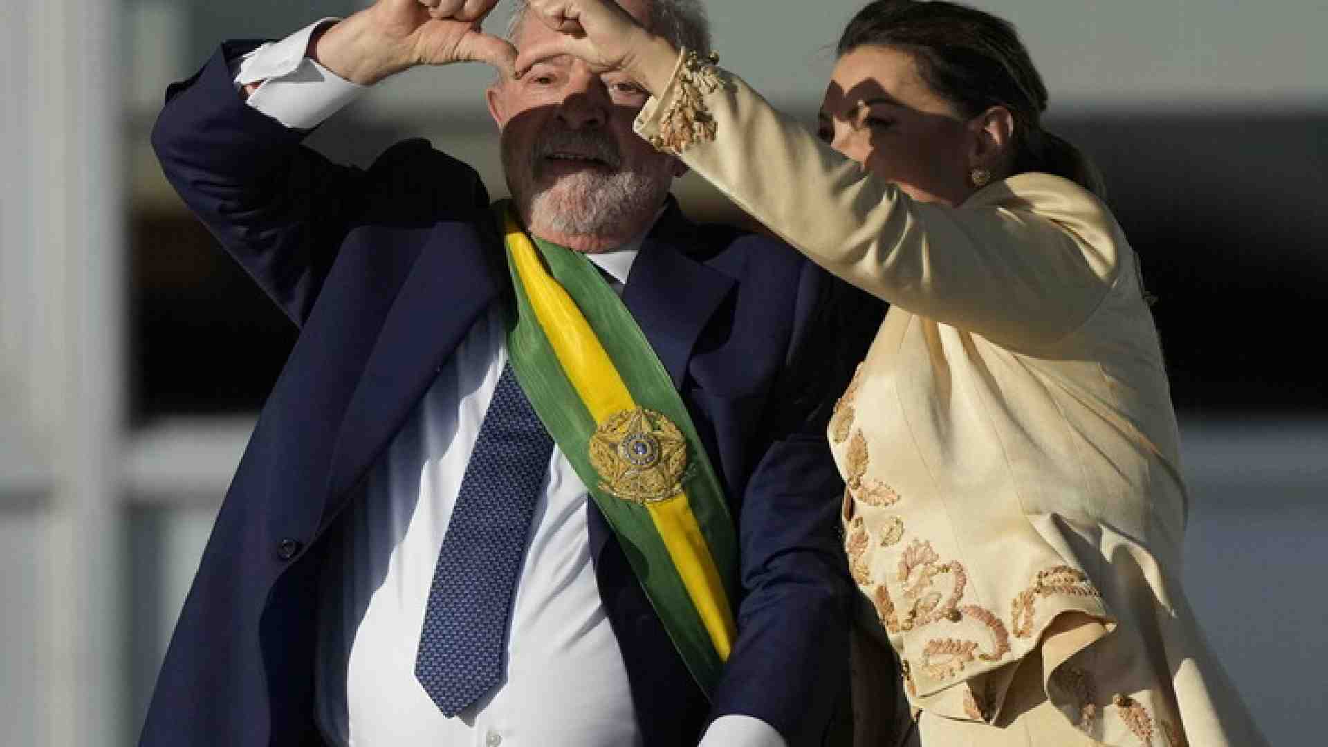Lula si insedia in Brasile, ma l'equilibrio del nuovo governo sembra già precario