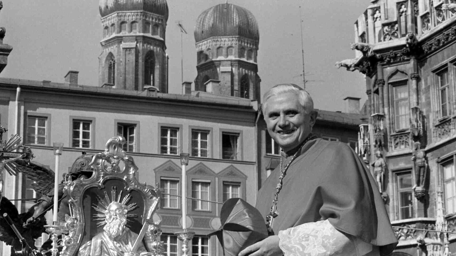 Un’intervista del 1988 a Joseph Ratzinger: "Meno strutture e più vita: ci si dovrebbe augurare questo"