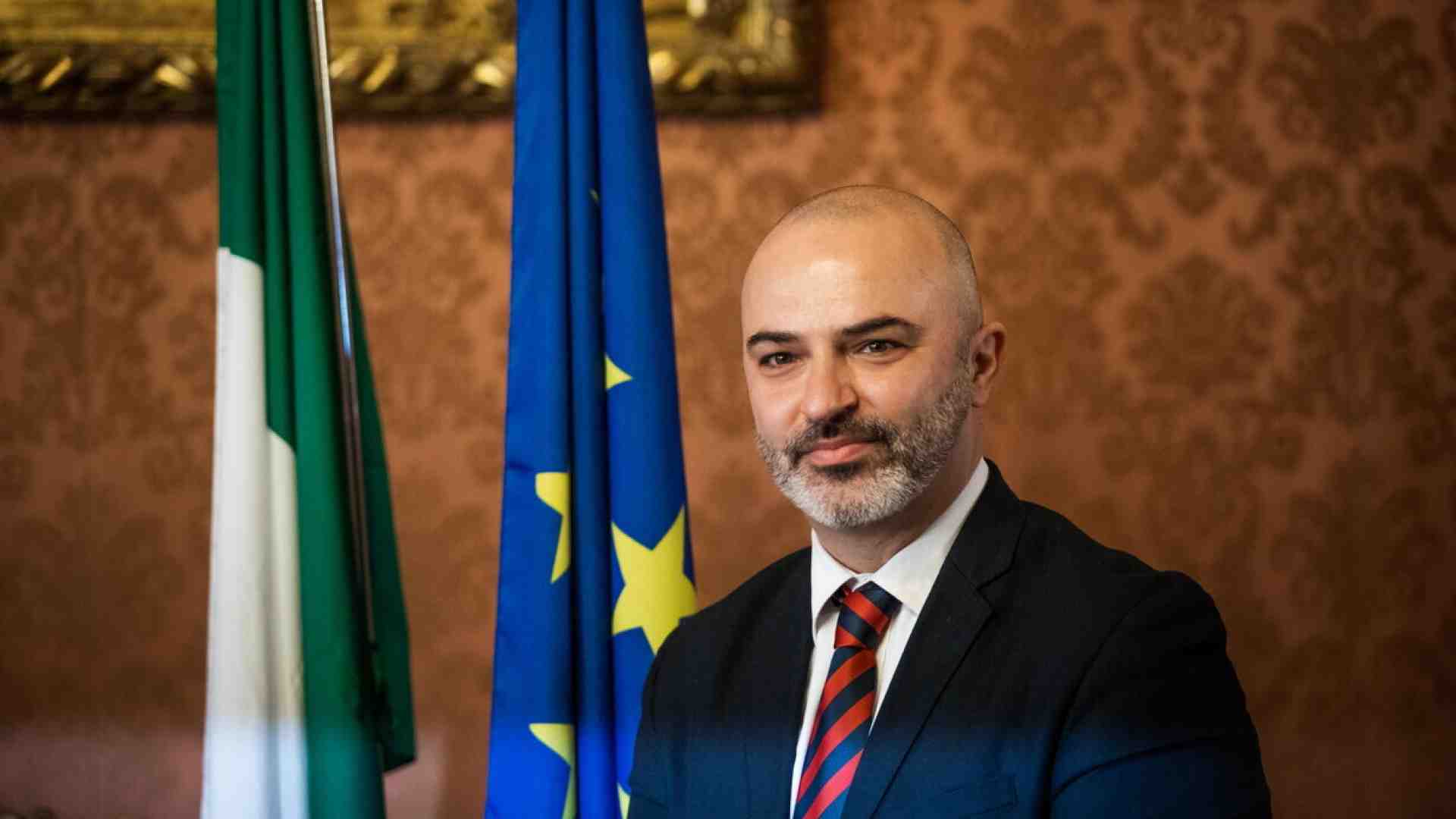 Ex grillini e bersaniani: ecco i curiosi del congresso Pd