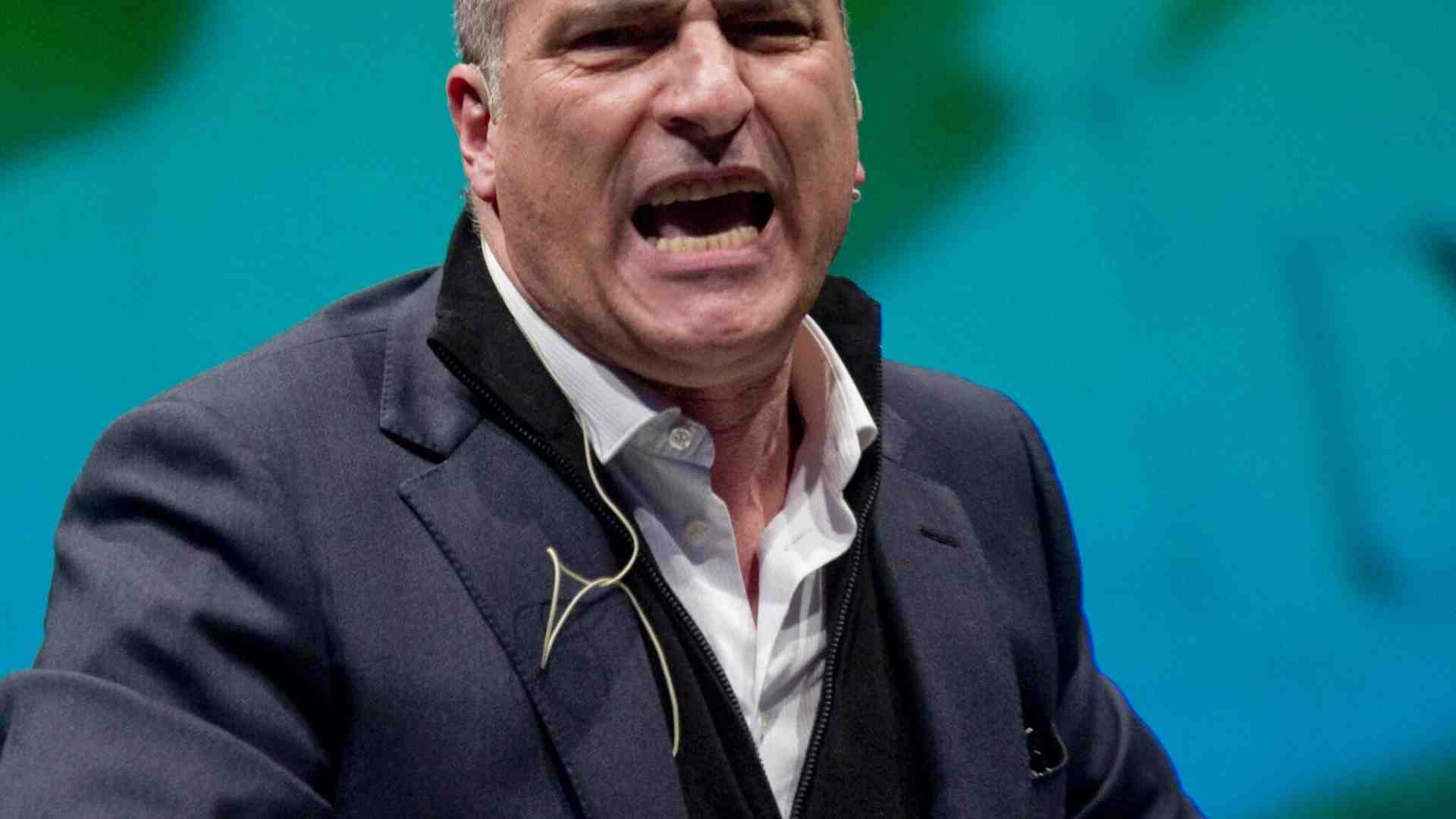 Il Parlamento Ue pronto a revocare l'immunità di Cozzolino (anche con i voti del Pd)