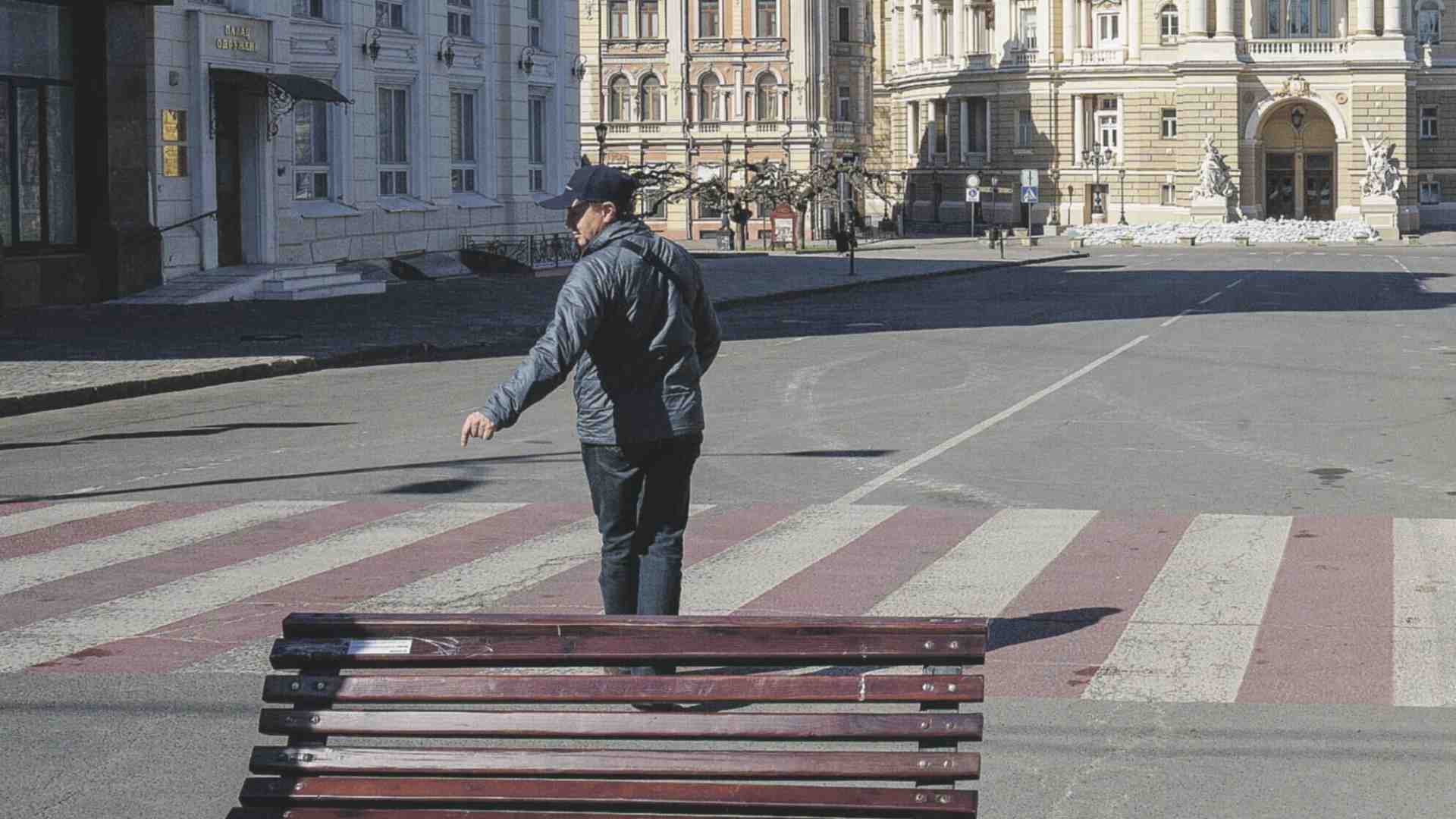 Tre uomini e una panchina a Odessa