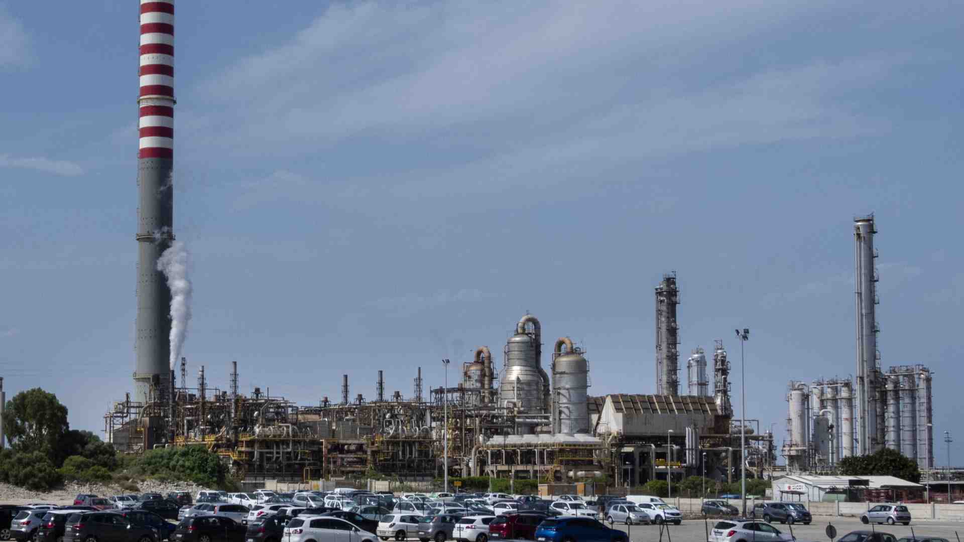 La russa Lukoil vende Priolo, un buon risultato per il governo Meloni