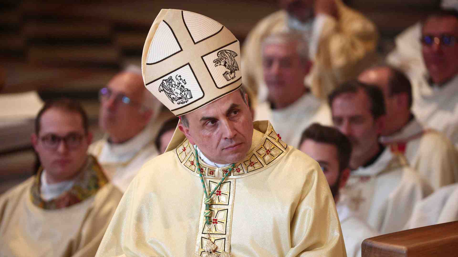 «Nessuno di salva da solo»: il vescovo Domenico in diretta su Rai1