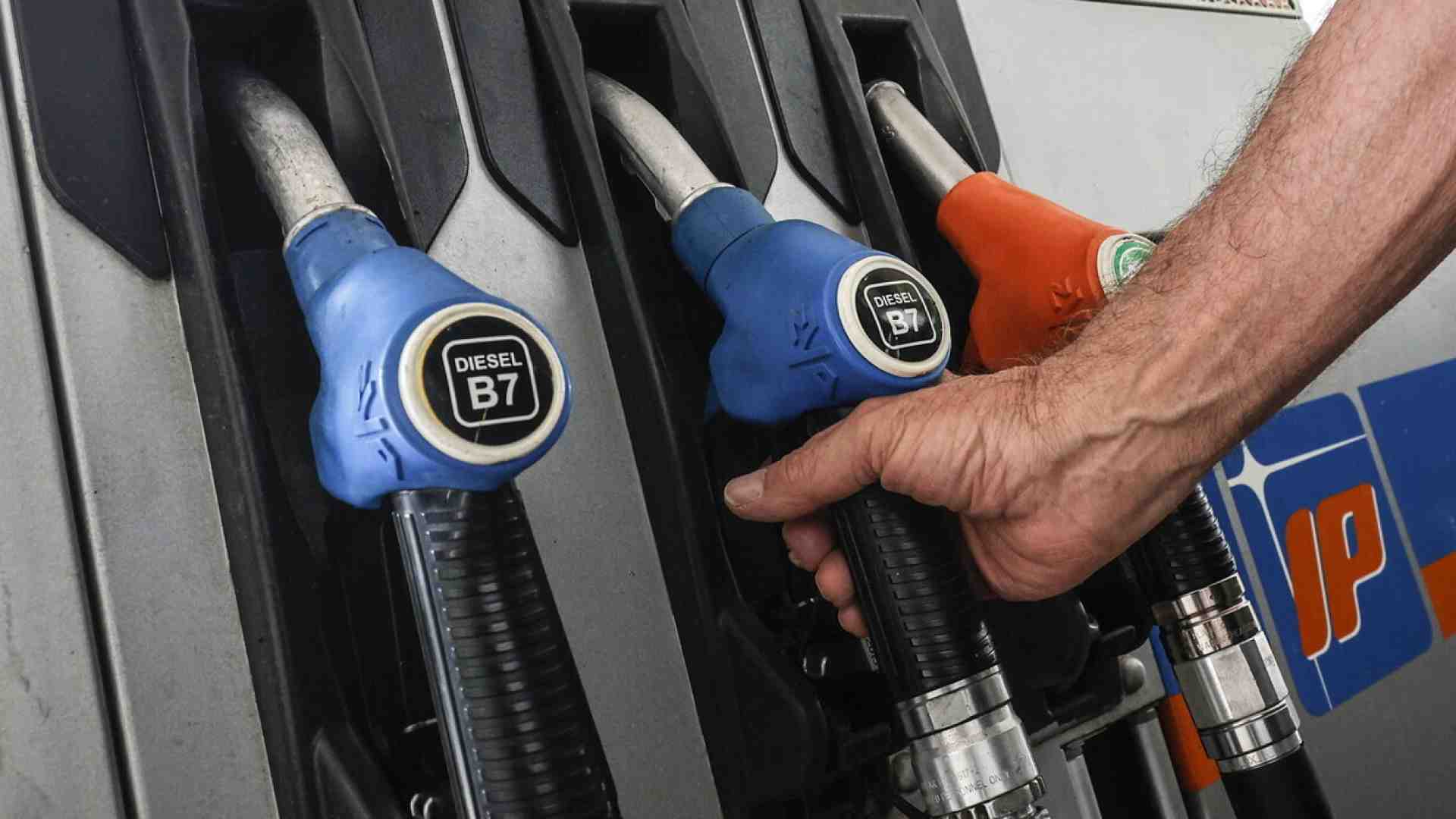 Perché un tetto al prezzo dei carburanti in autostrada sarebbe una pessima idea