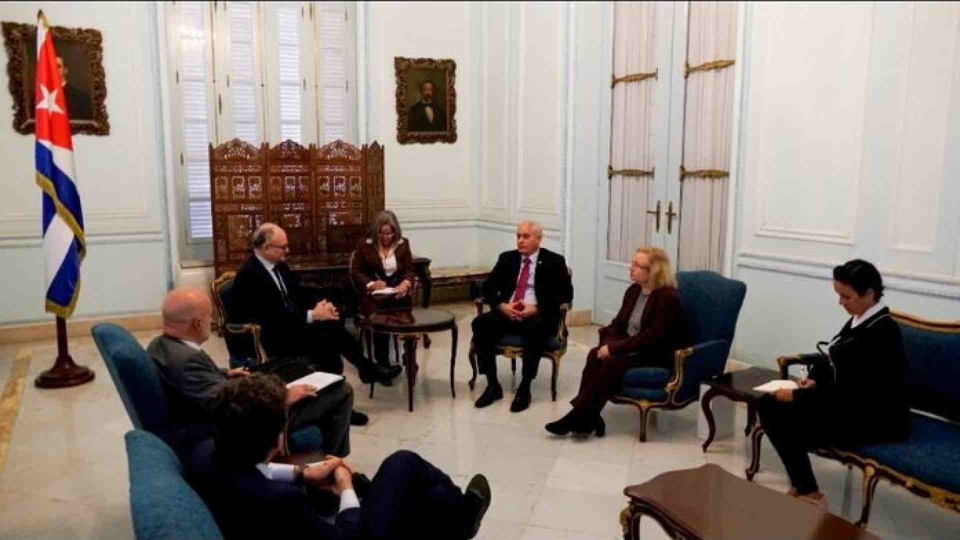 Il misterioso Capodanno di Gualtieri a Cuba. Il Comune: "Tutto a spese del sindaco"