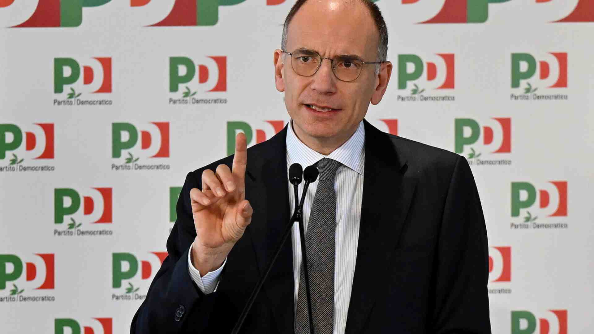 I rinviati del Pd alle prese con le primarie online e il concetto di “distanza”