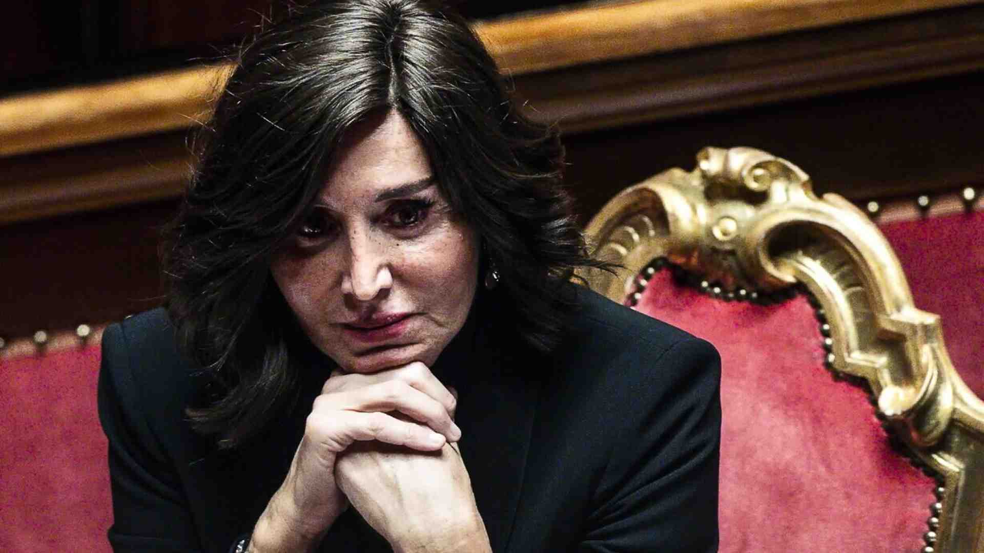 La ministra Bernini vuole allentare il numero chiuso a medicina. Bene, ma non basta