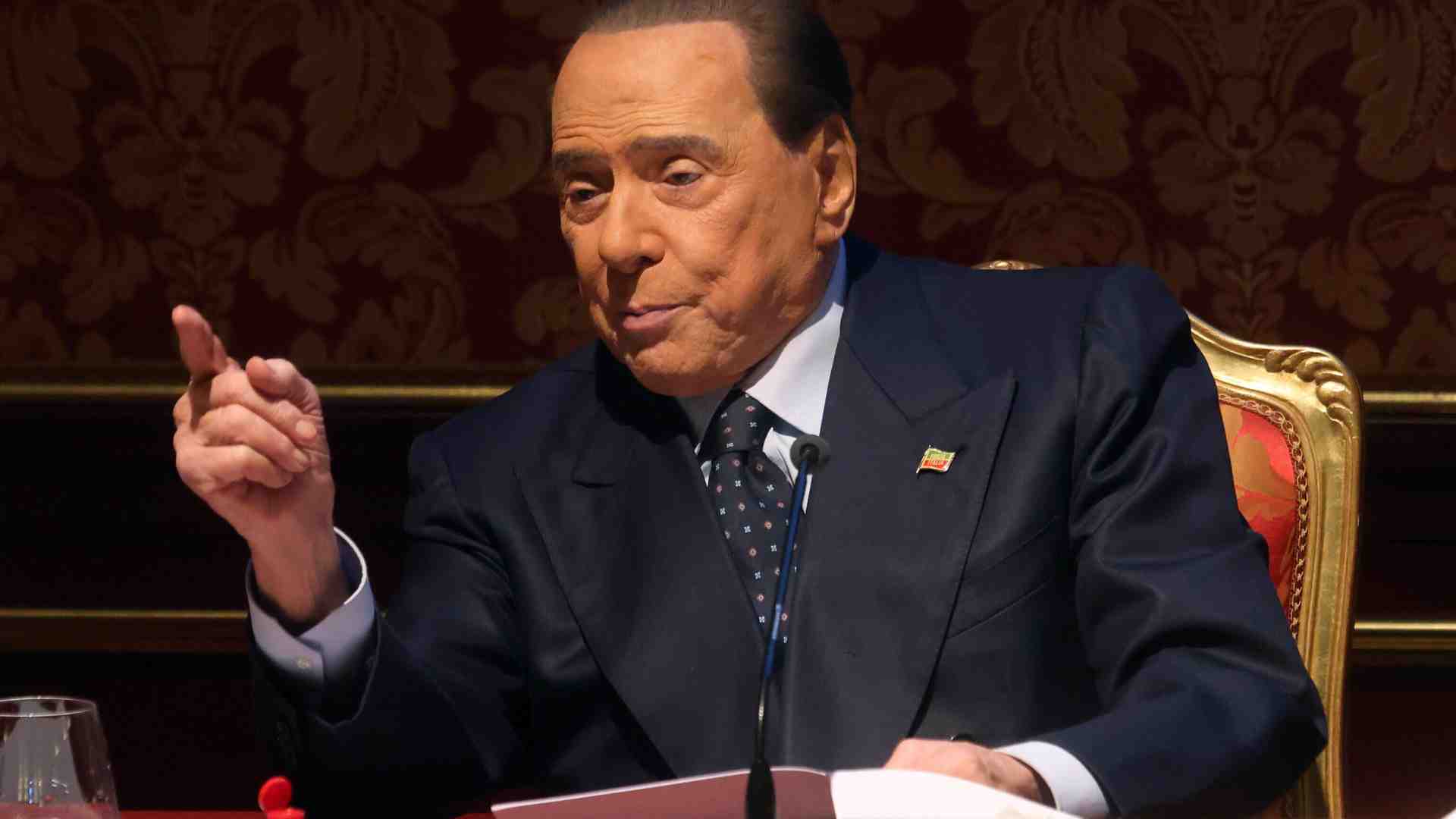 Berlusconi invita Giorgia Meloni ad Arcore: "Vogliamo il presidenzialismo"