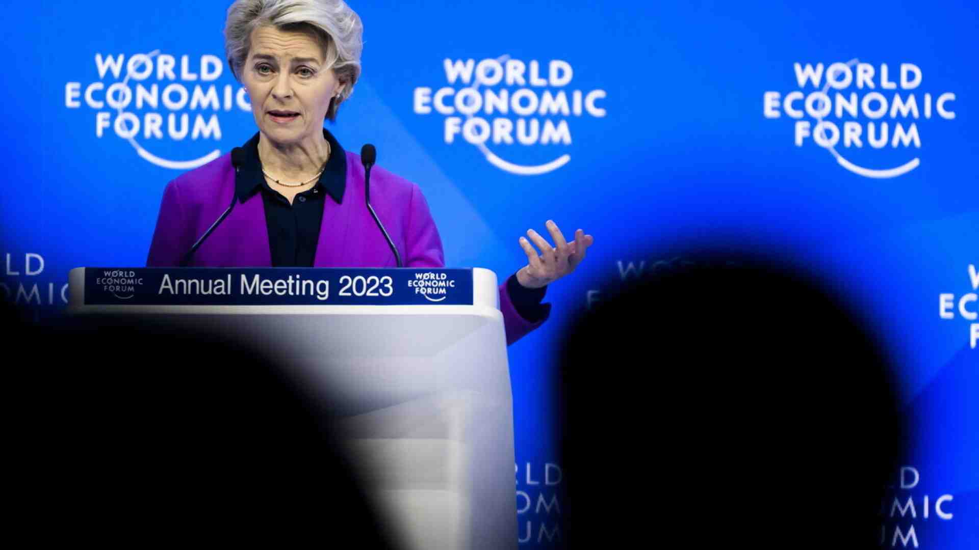 Von der Leyen parla di aiuti di stato contro l’Ira di Biden. L’idea piace solo a Parigi e Berlino