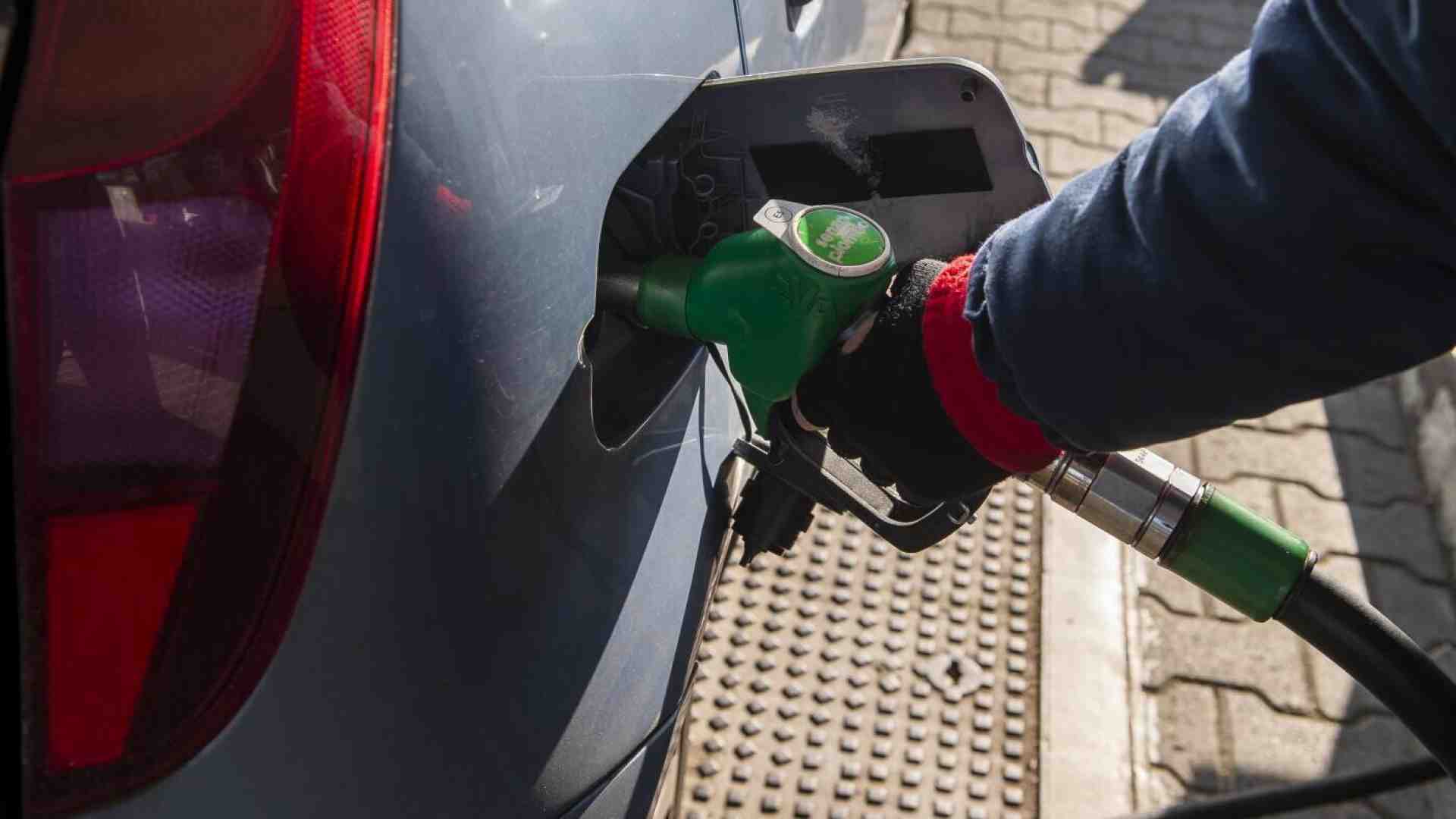 I benzinai confermano lo sciopero, fallita la trattativa con Urso: "Vogliamo incontrare Meloni"