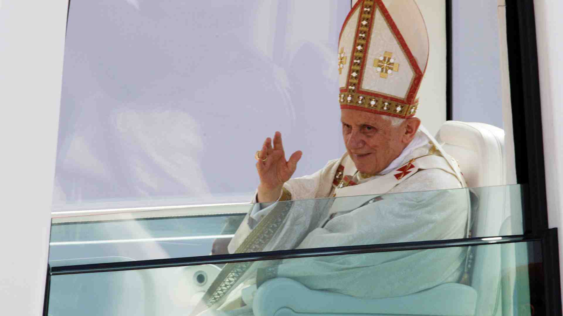 Il libro postumo di Benedetto XVI è (anche) un'istigazione a delinquere