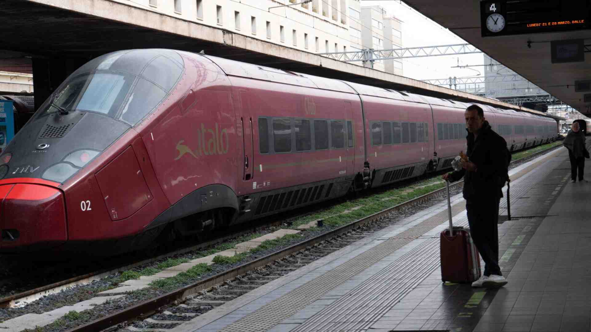 La strana corsa degli ex deputati ai carnet dei treni dell'Alta velocità