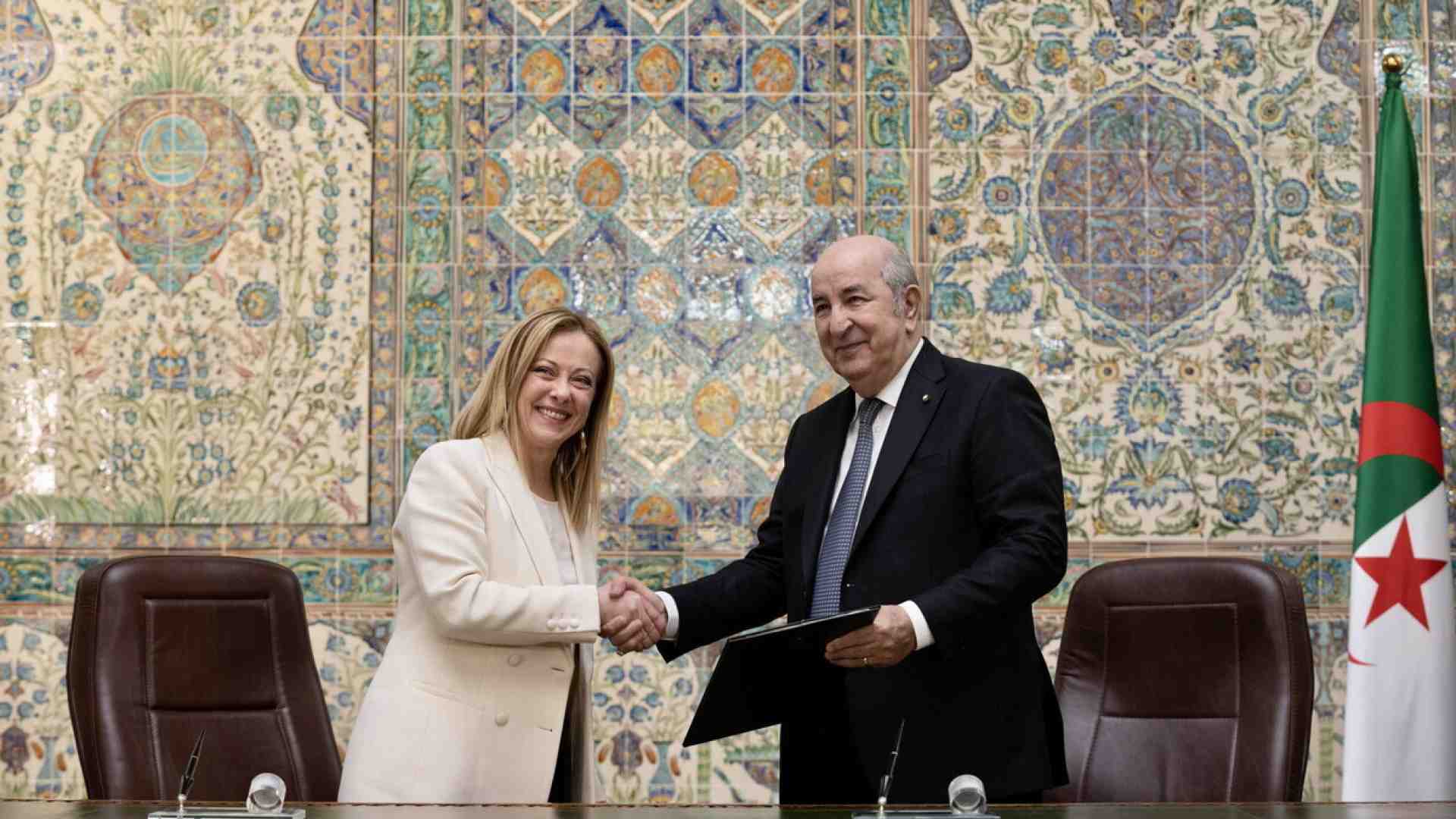 Dall'Algeria Meloni rilancia l’idea dell’hub del gas. Ma i primi problemi sono in Italia