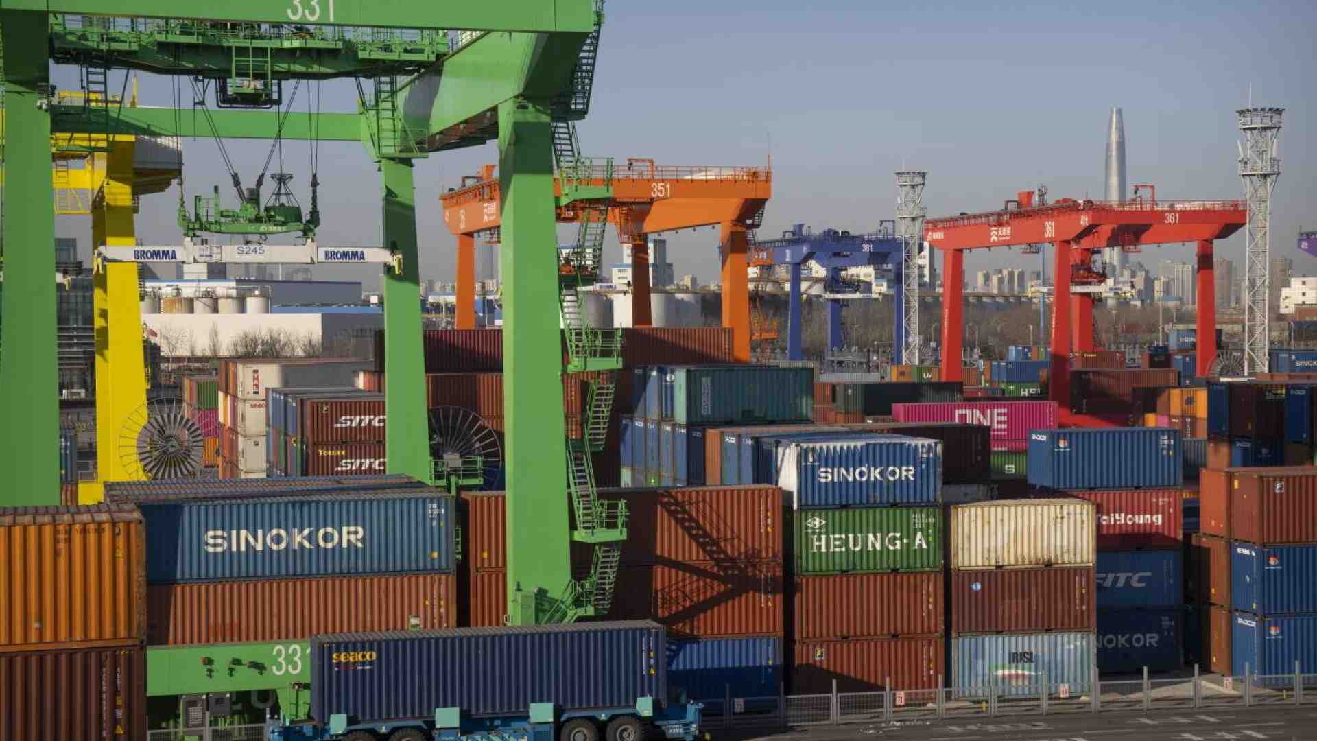 La Cina potrebbe usare come un’arma i suoi cargo. E’ un problema anche europeo