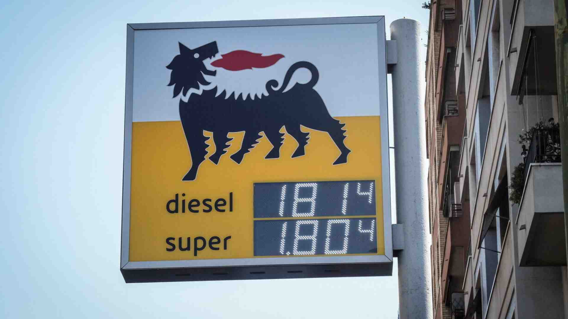 Per abbassare i prezzi della benzina serve concorrenza, non esporre il prezzo medio