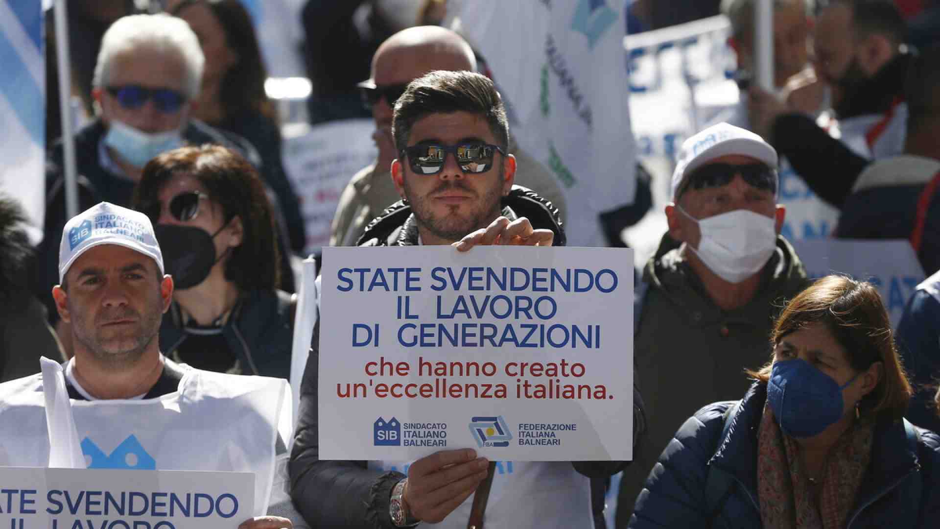 Una proposta al governo Meloni per risolvere l'affaire balneari