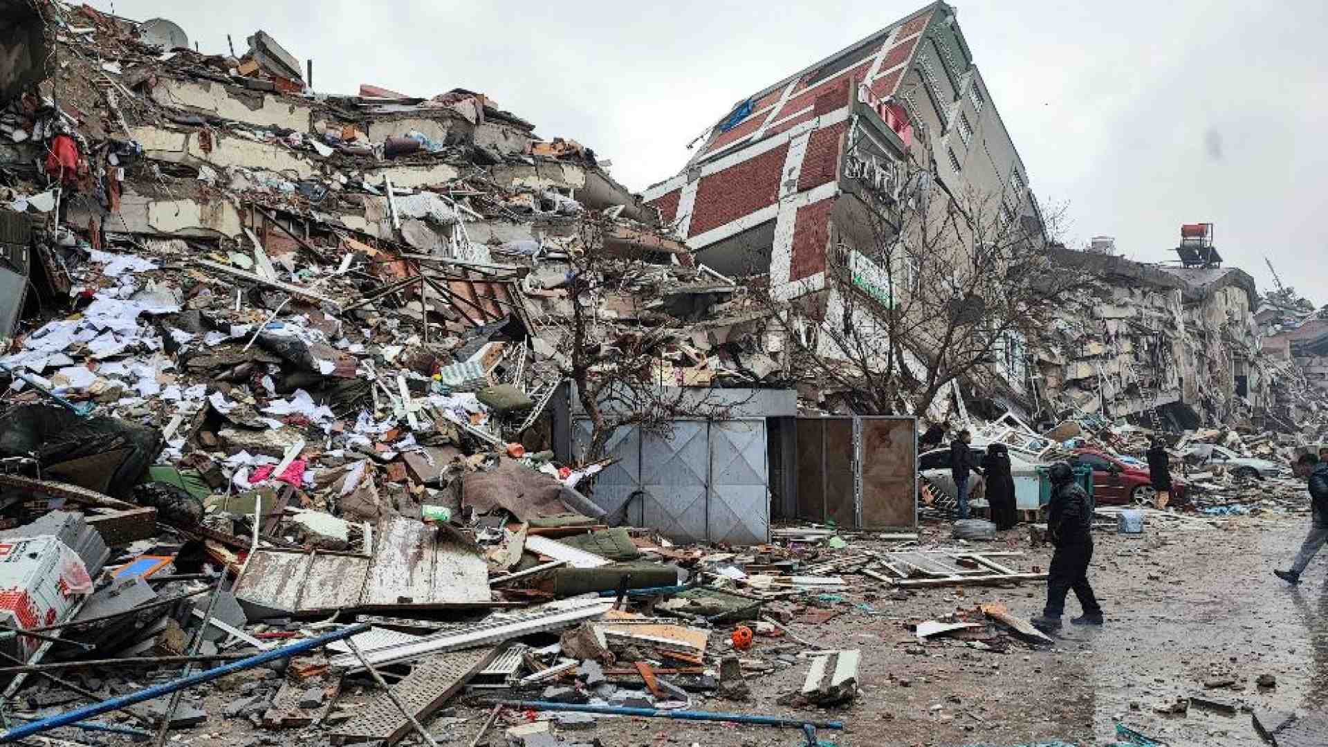 Terremoto fra Turchia e Siria: oltre 3mila morti, migliaia di feriti