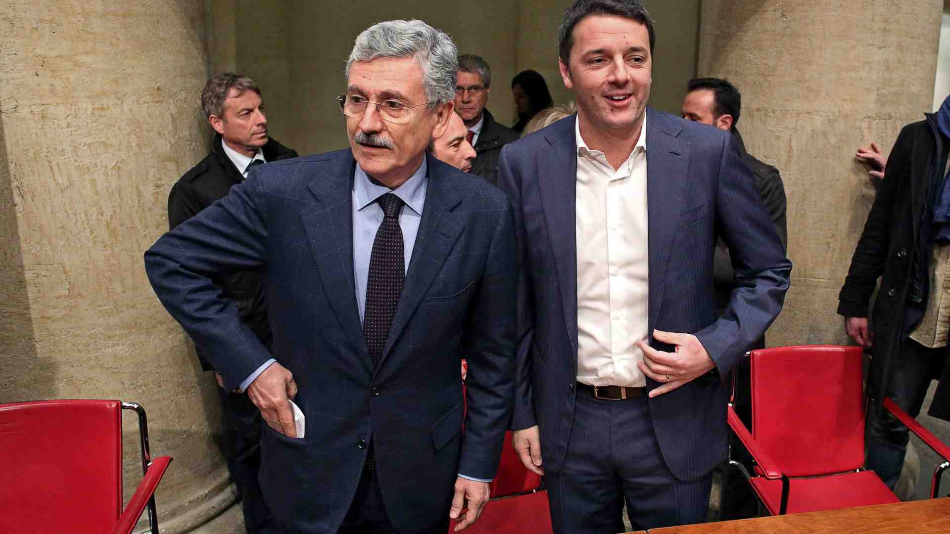 Al congresso del Pd è Bonaccini contro Schlein, ma Renzi e D’Alema sono i due fantasmi