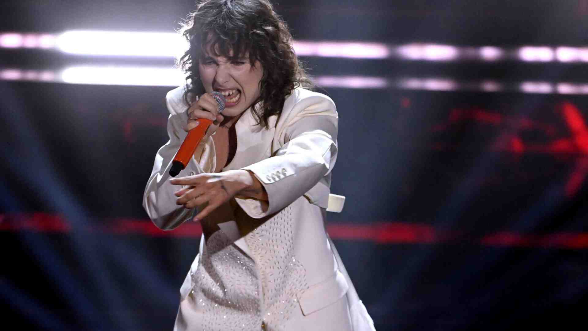 Tutto quello che è successo nella seconda (soporifera) serata di Sanremo