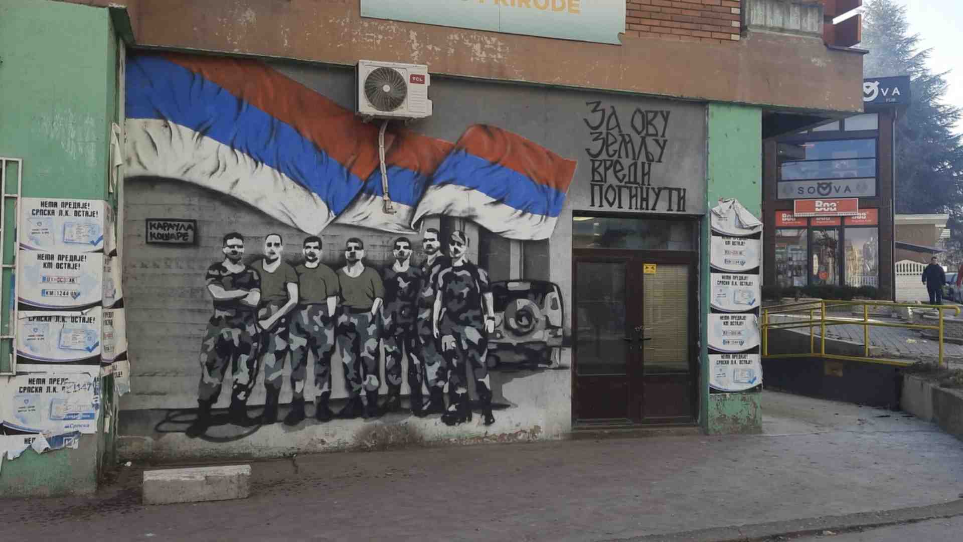 Sulle sponde del fiume Ibar, dove kosovari e serbi si fissano negli occhi