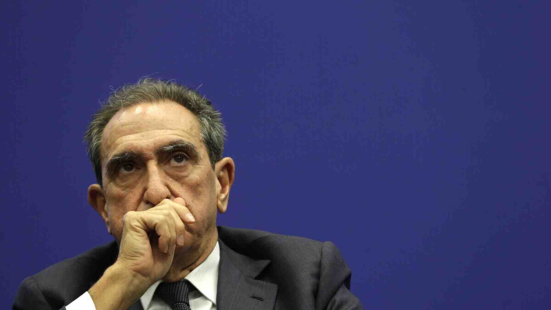 Rai carovana. Cda di fuoco. Nuova striscia a Vespa e processo a Fuortes