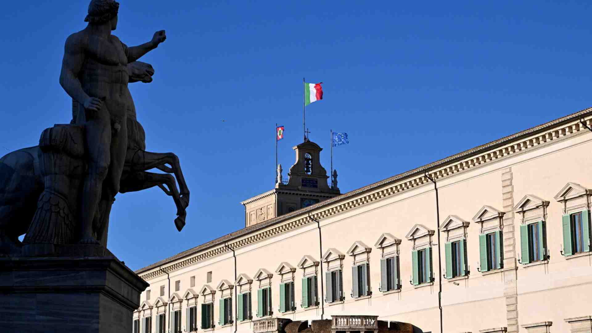 I dubbi del Colle sui balneari. E nel governo finisce in zuffa