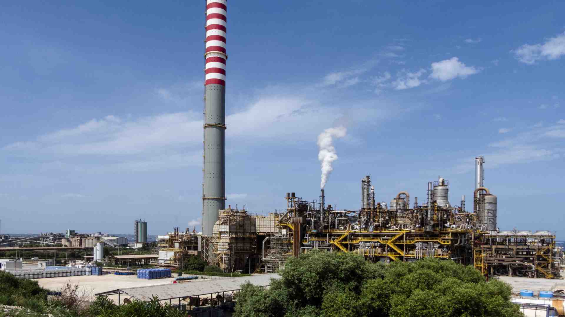 Perché gli americani chiedono lo stop alla vendita della raffineria di Priolo