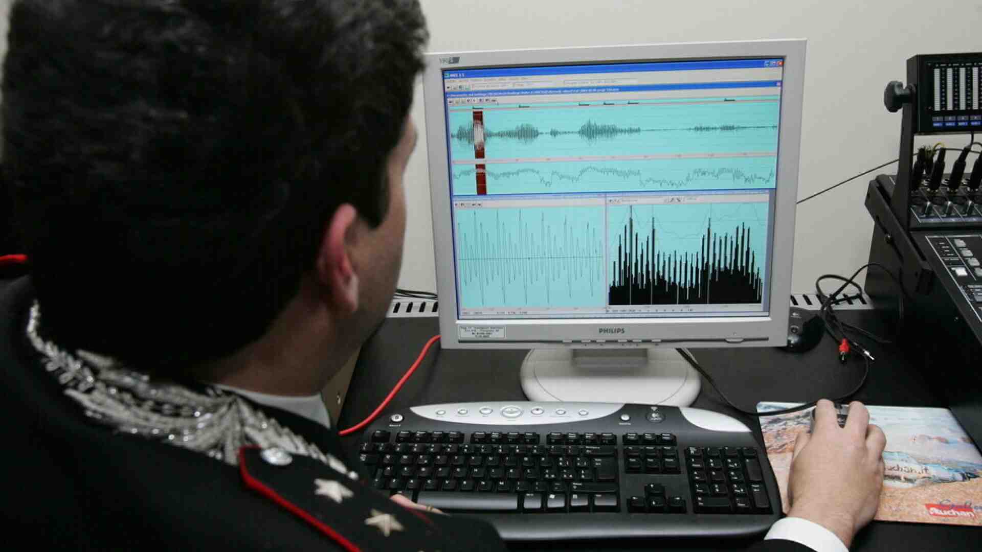 Gli effetti dell’abuso delle intercettazioni spiegati da una pazza inchiesta calabrese