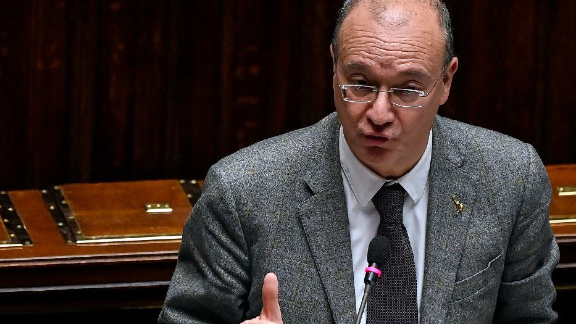 Valditara "corregge" la preside: «Nessun rischio fascismo». Ed è bufera