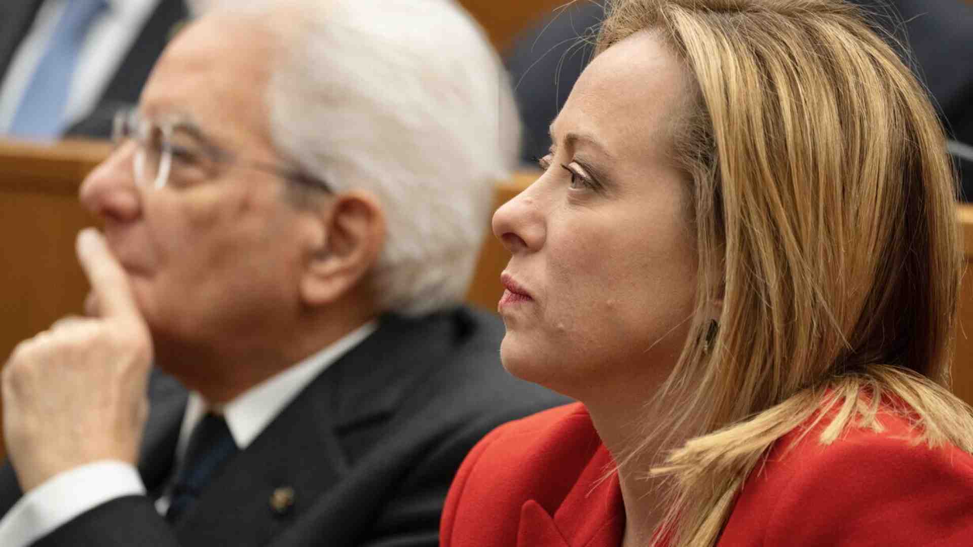 Il governo proroga di un anno le concessioni balneari. Ma il Quirinale potrebbe richiamare Meloni