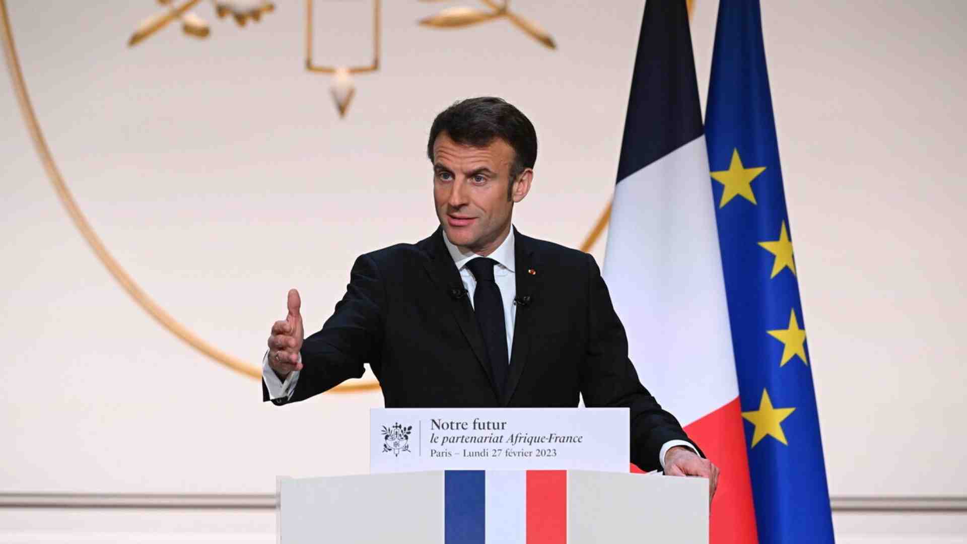 Macron apre il suo giro d’Africa per contrastare l’influenza di Mosca