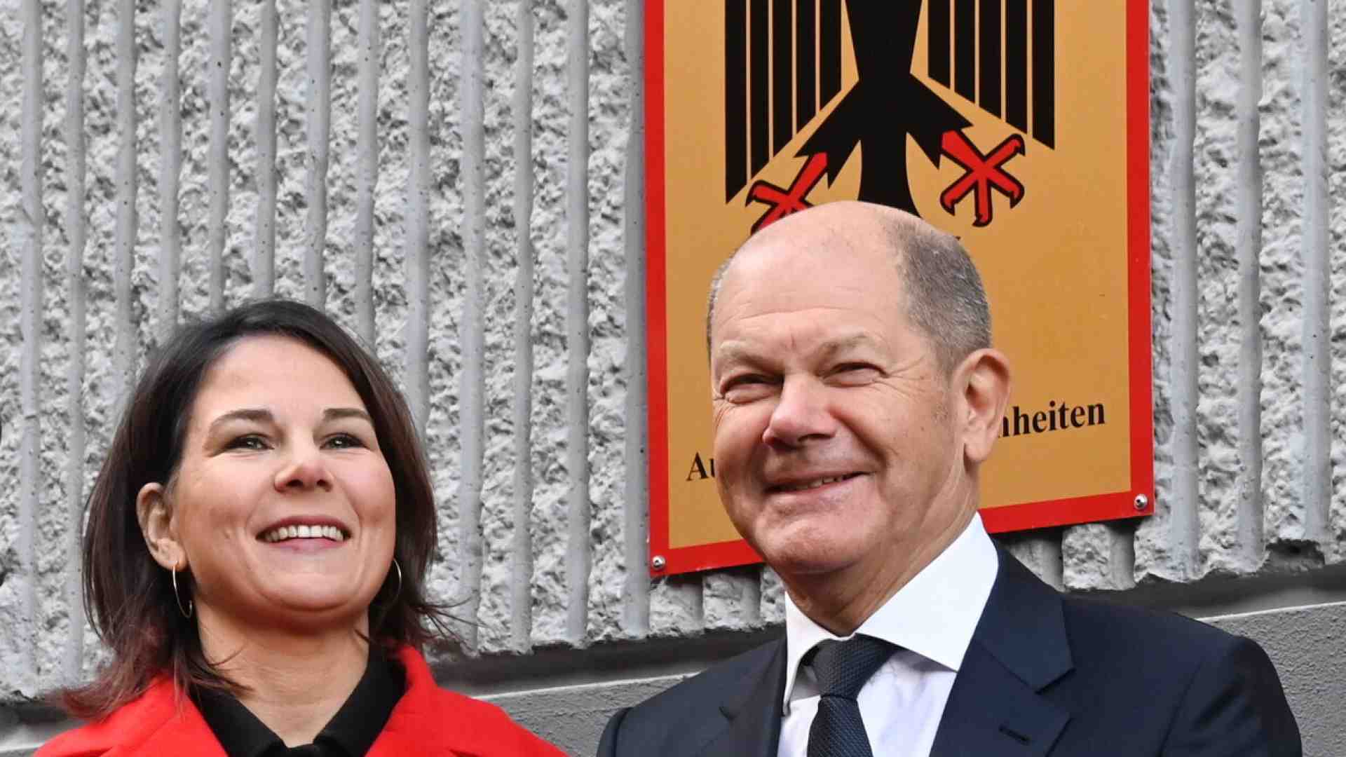 Disfida a Berlino. La ministra degli Esteri Baerbock contro il cancelliere Scholz