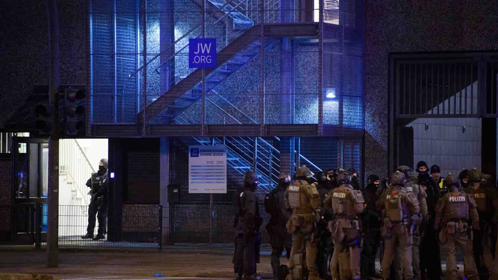 Che cosa sappiamo della sparatoria ad Amburgo in un tempio dei Testimoni di Geova