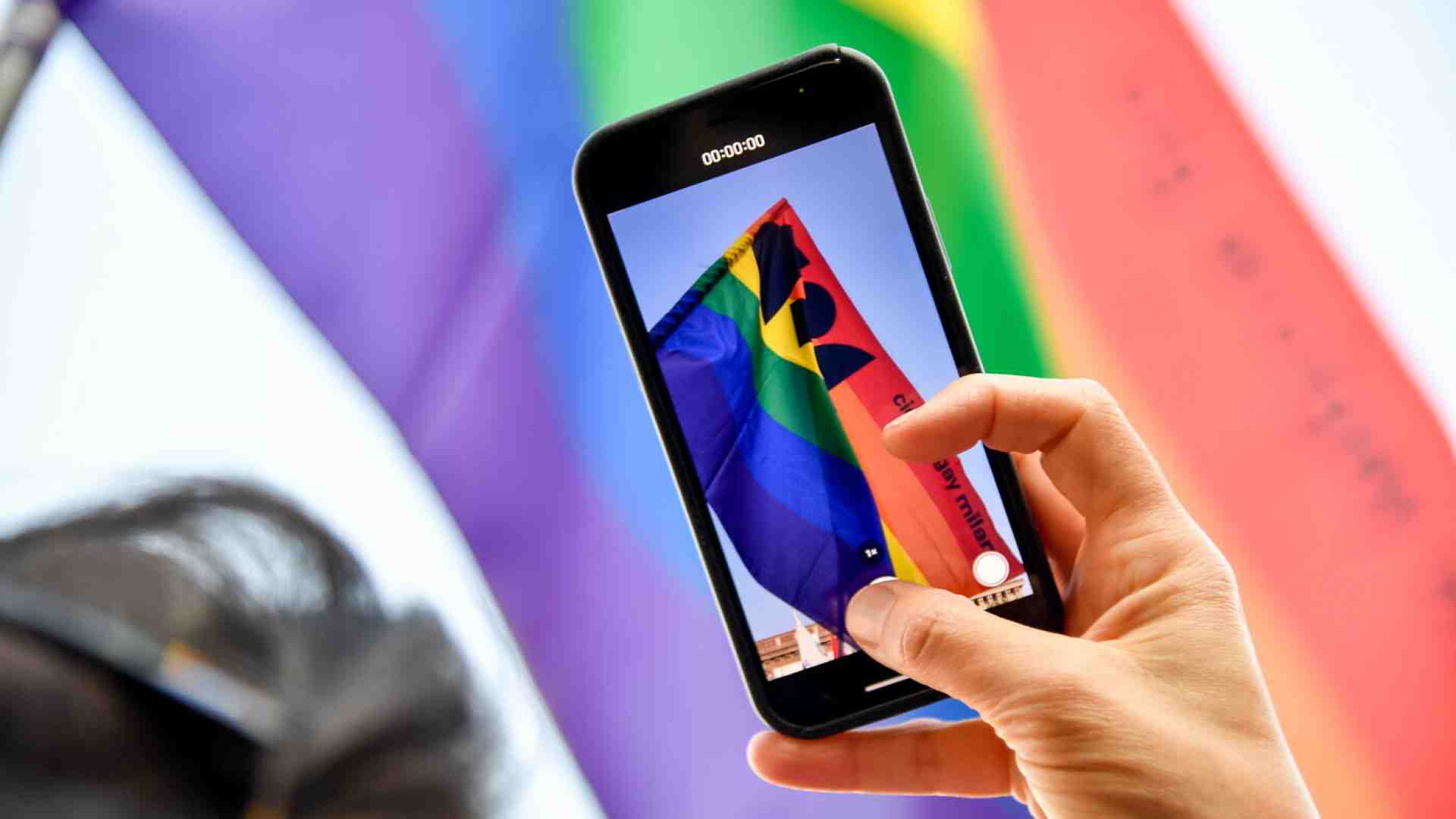 Il riconoscimento alla nascita dei figli delle coppie omosessuali? Biopolitica, non fascismo