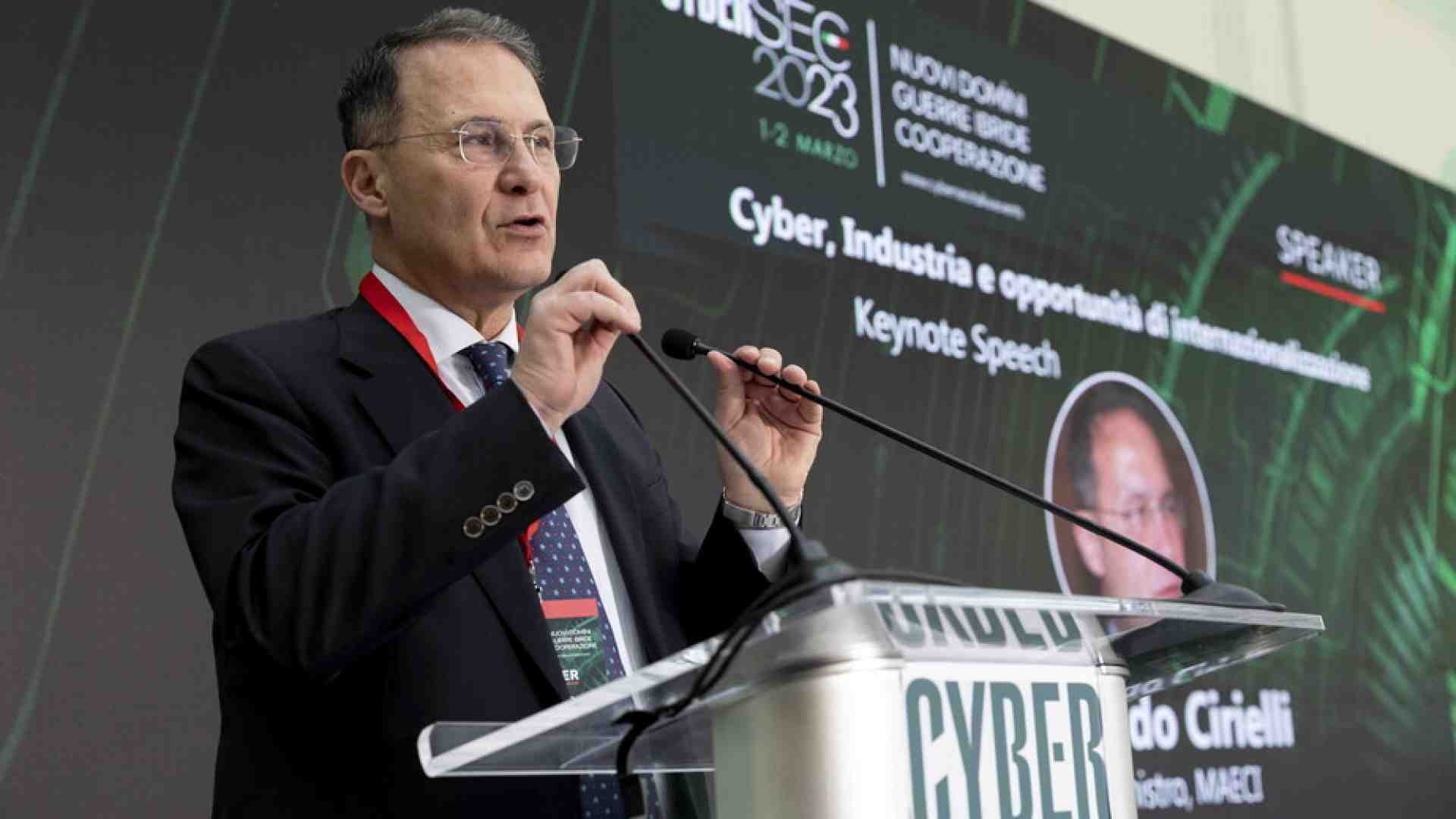 "Ha ragione Crosetto, Wagner vuole dividere l'Italia sull'Ucraina". Parla il viceministro Cirielli