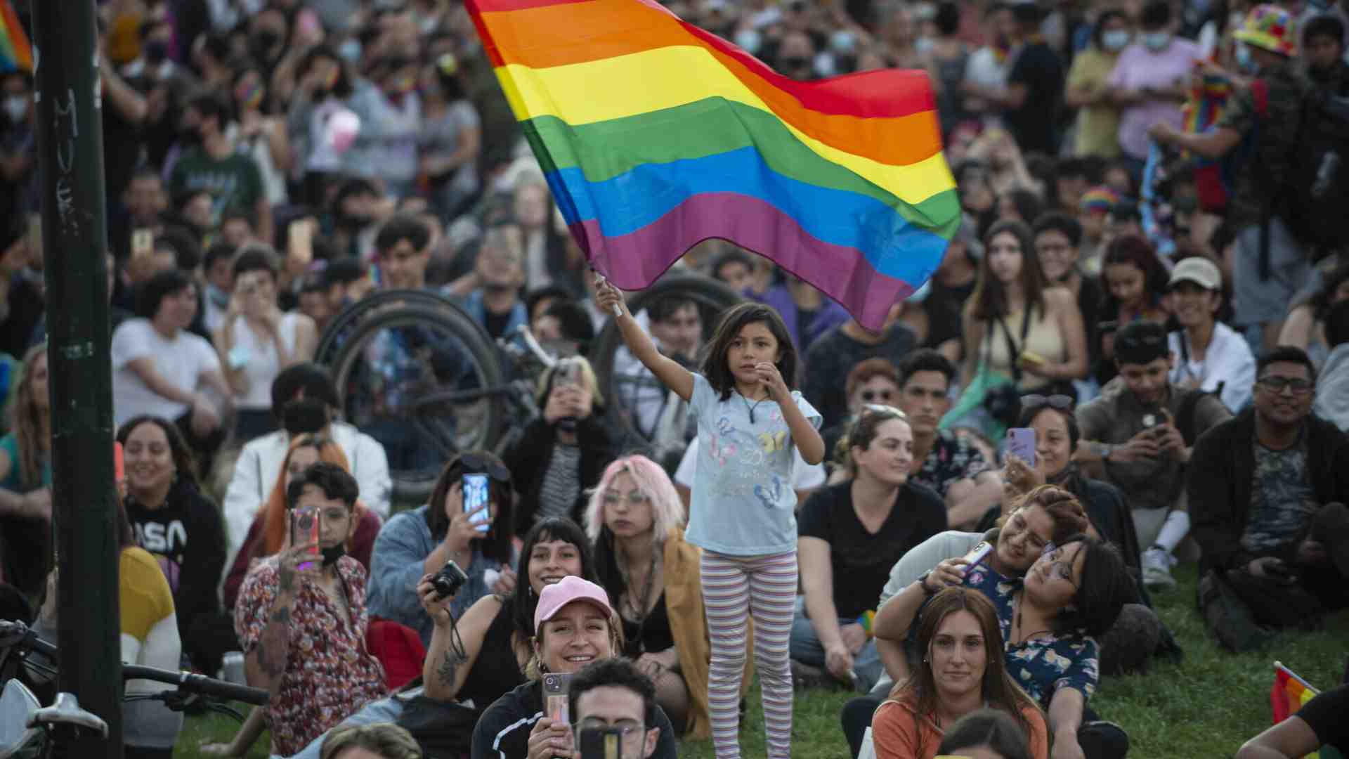 Non condivido l’omogenitorialità ma mi adeguo, non c'è alternativa