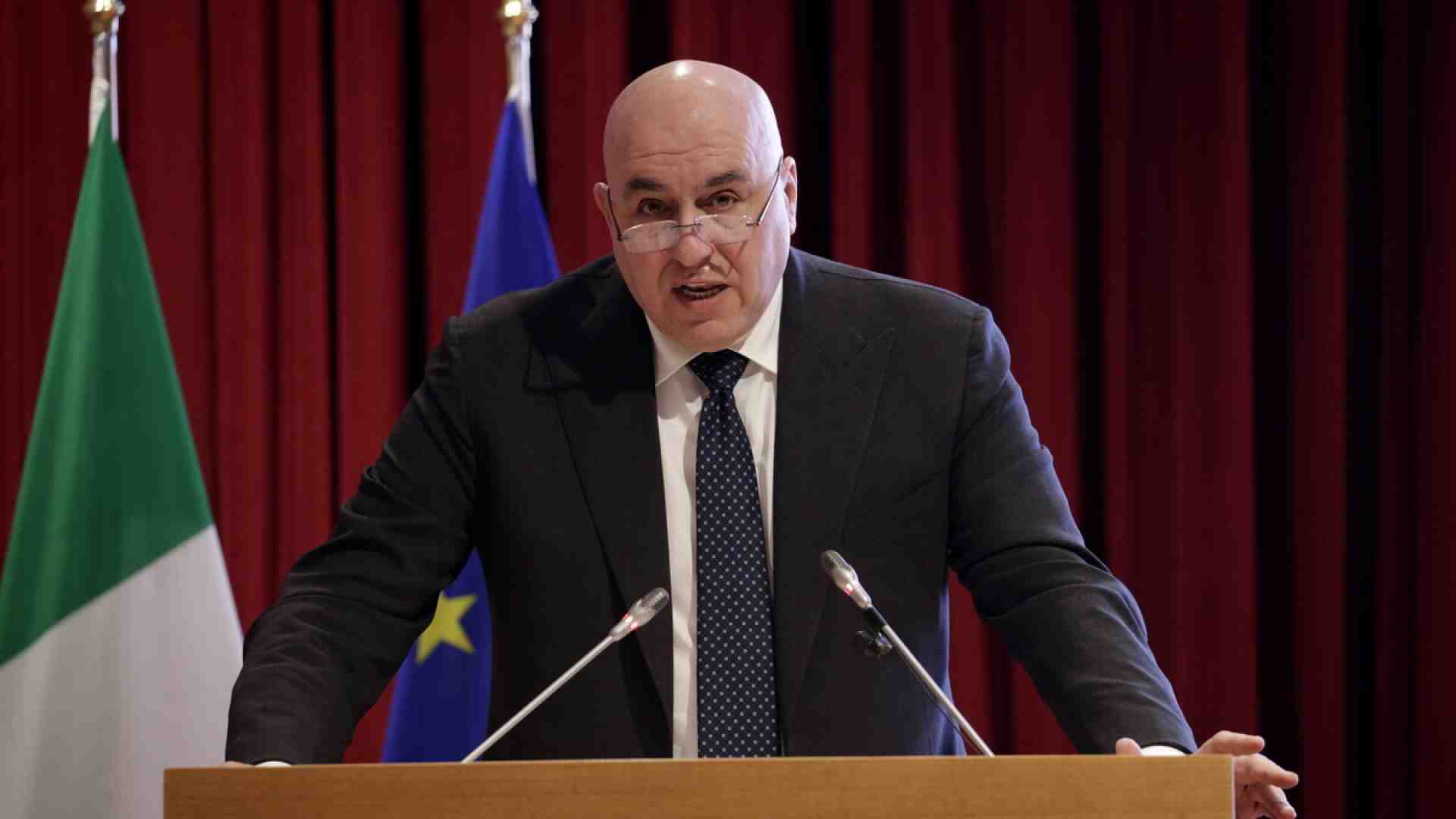 "Colpire Crosetto". L'allarme dell'intelligence: Mosca ha messo una taglia sul ministro da 15 milioni di dollari