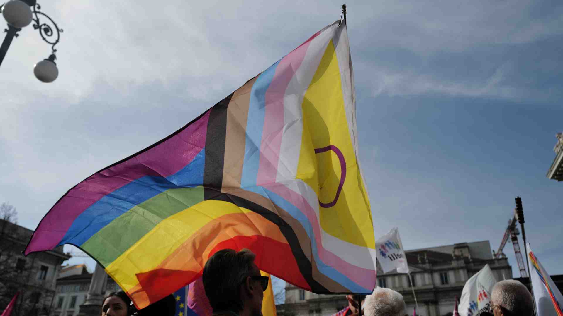 Omogenitorialità, “diritti dei bambini” e fake news di piazza