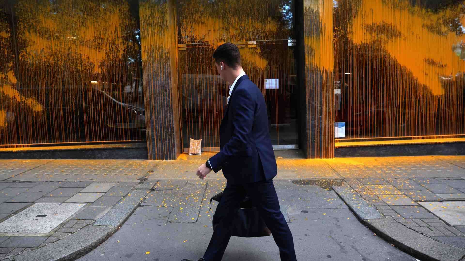 La tragedia di chi imbratta i palazzi senza sapere perché lo fa