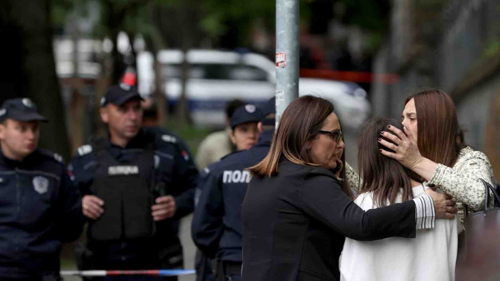 Almeno 9 morti (8 studenti) nella sparatoria in una scuola a Belgrado