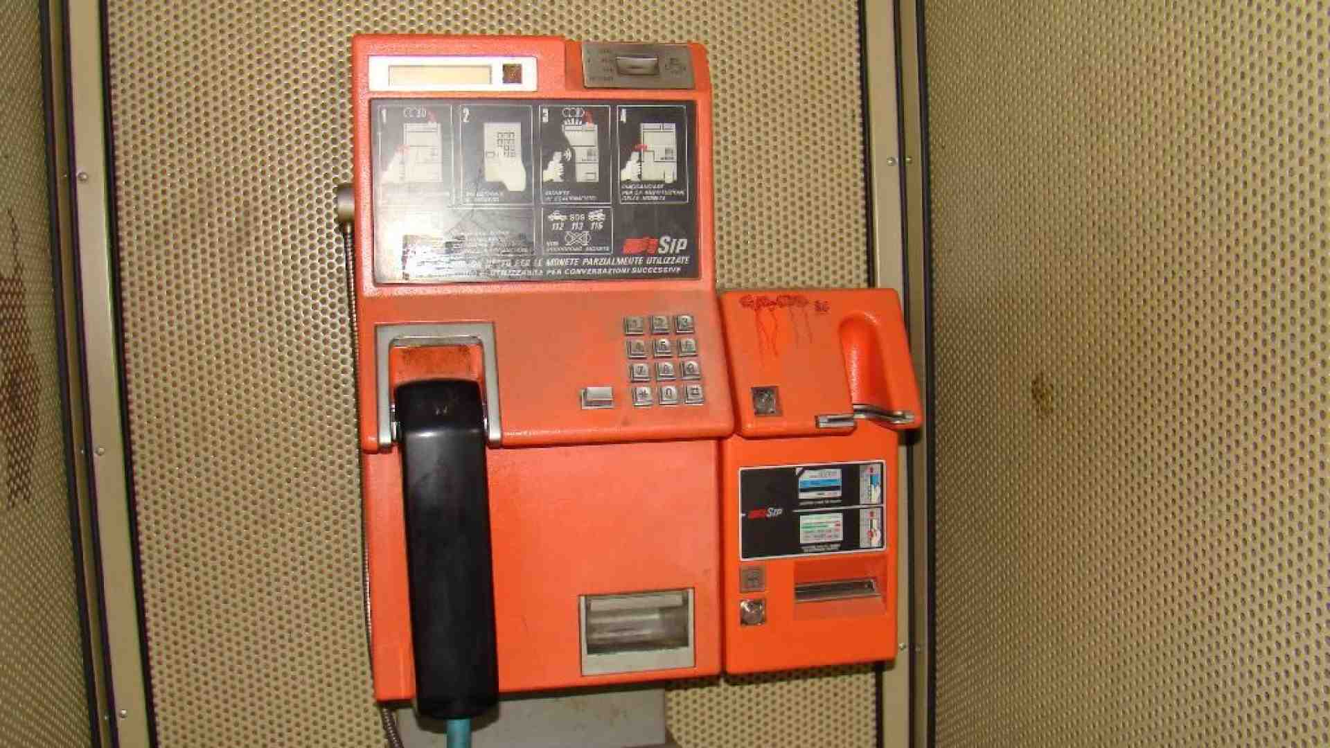 Addio alle cabine telefoniche, Tim ha il permesso di eliminarle