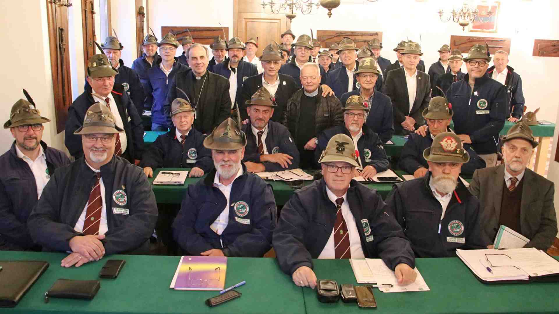 Il vescovo Domenico ha incontrato gli alpini