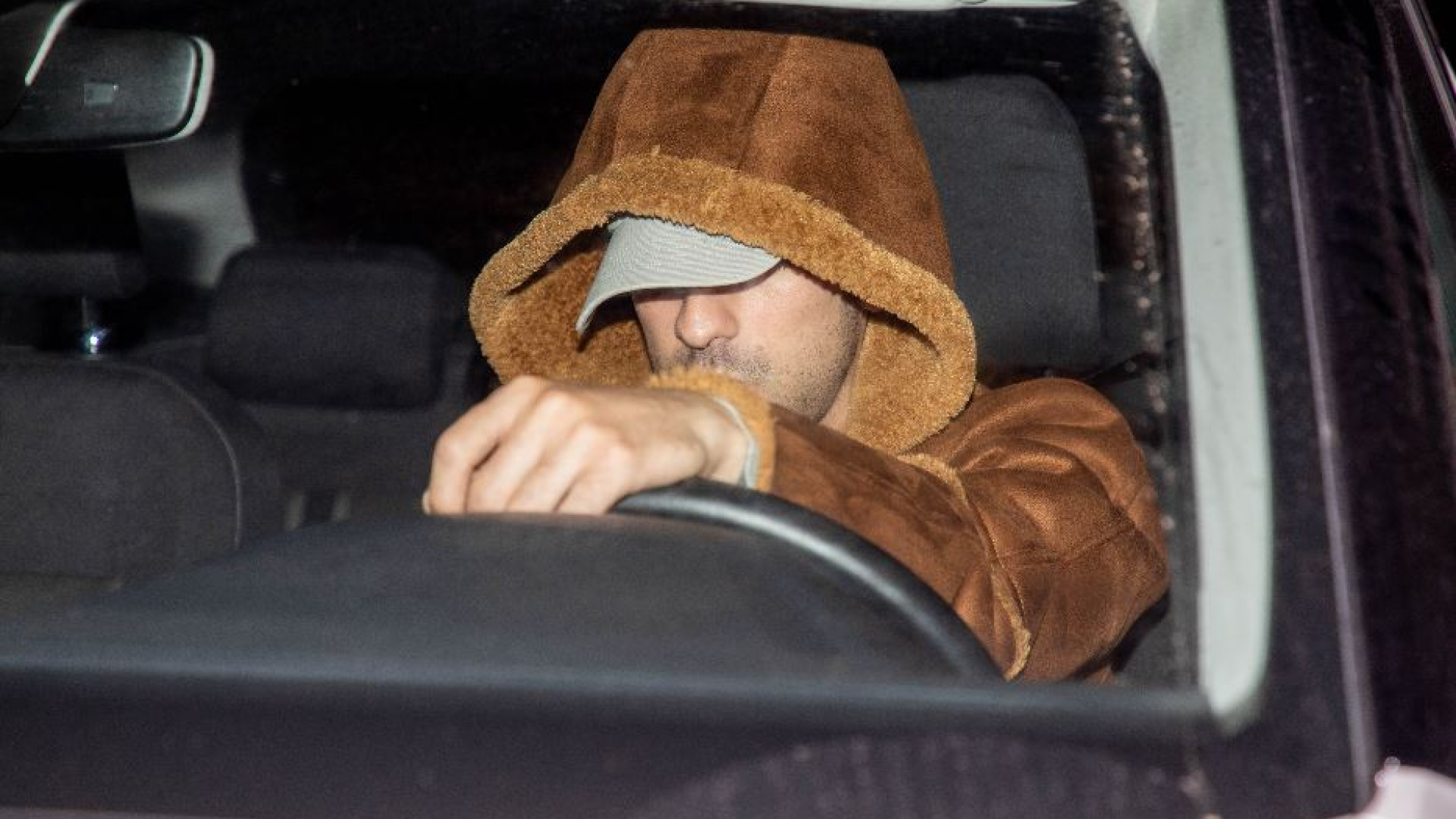 Due donne e lo specchio di Narciso