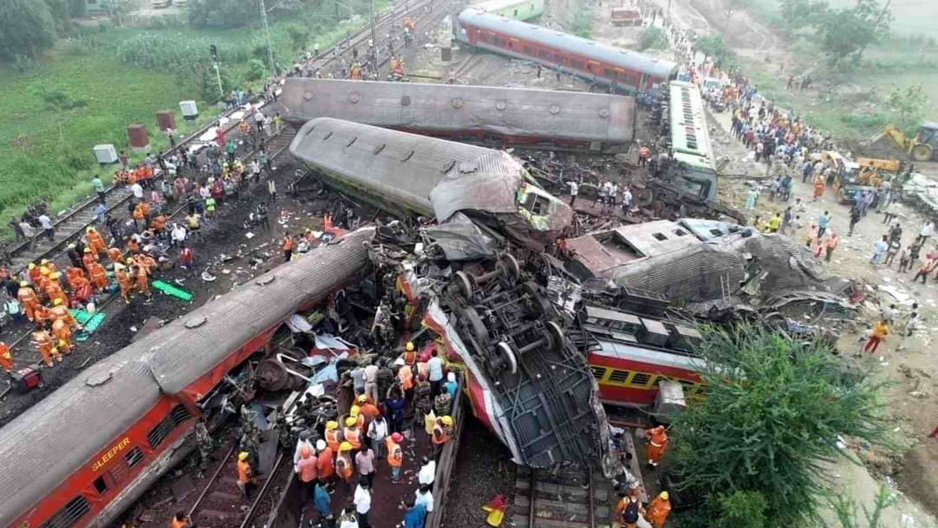 Scontro fra treni nell'Orissa: salito a 288 morti il bilancio, 900 feriti